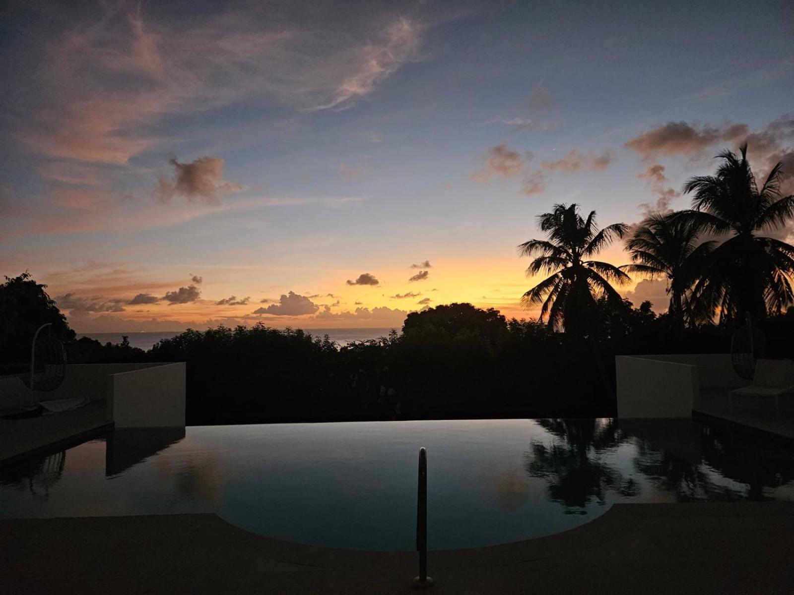 Purple Haze - Infinity Pool Holiday Home Minutes From The Island'S Best Beaches Saint James Eksteriør billede